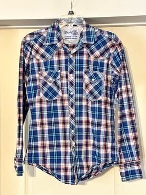 Wrangler Blue and White Plaid Men's Button-Down Western Shirt